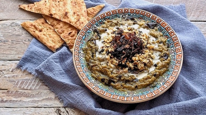 کشک بادمجان از افطاری‌های ساده و کم‌هزینه