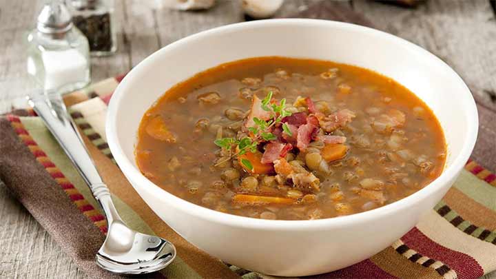 مراحل تهیه آش عدس و رشته