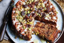 کیک خرما: طعمی شیرین و دلنشین از طبیعت (مرحله به مرحله)