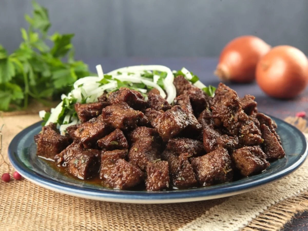 خوراک جگر گاو خوشمزه و خانگی (مرحله به مرحله) خوراک جگر گاو خوشمزه و خانگی (مرحله به مرحله)