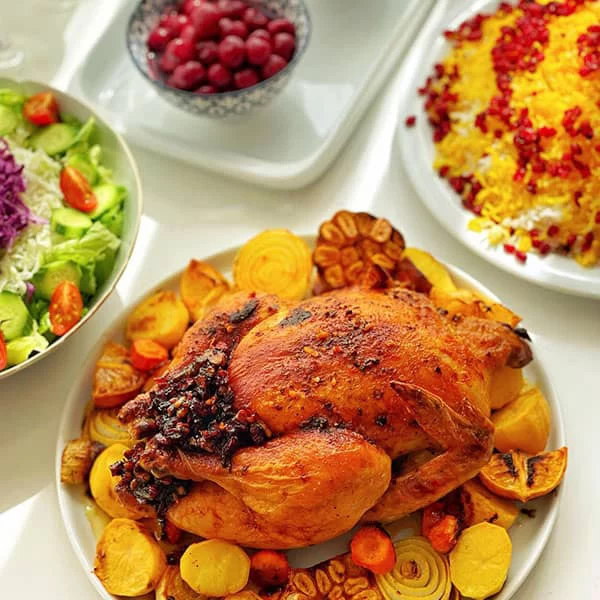 چگونه مرغ شکم‌پر را تزئین کنیم؟