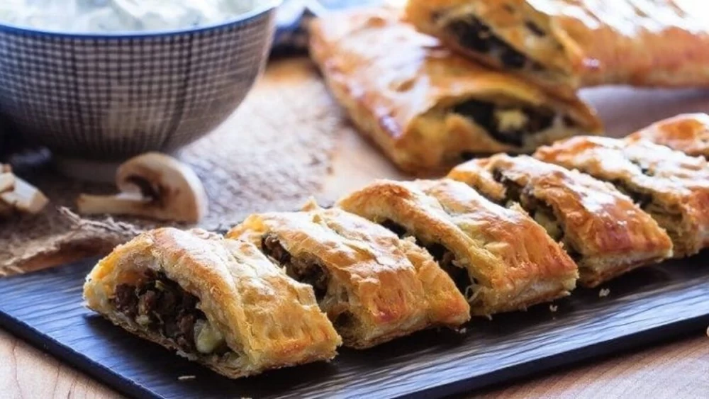 چگونه اشترودل مرغ و قارچ بپزم ؟