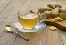 دستورالعمل آسان برای تهیه دمنوش زنجبیل در خانه (مرحله به مرحله)