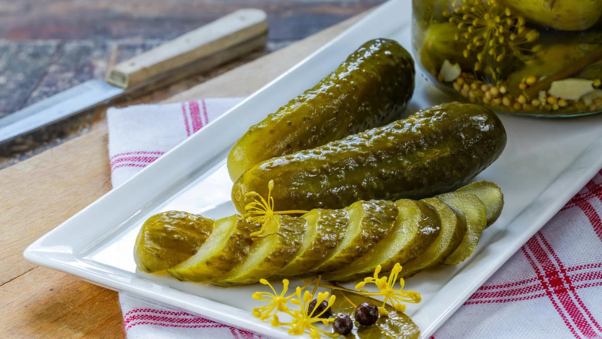 خیارشور اوکراینی خیلی خوشمزه و ساده (مرحله به مرحله)