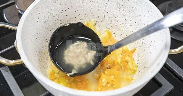 مراحل تهیه سوپ مرغ