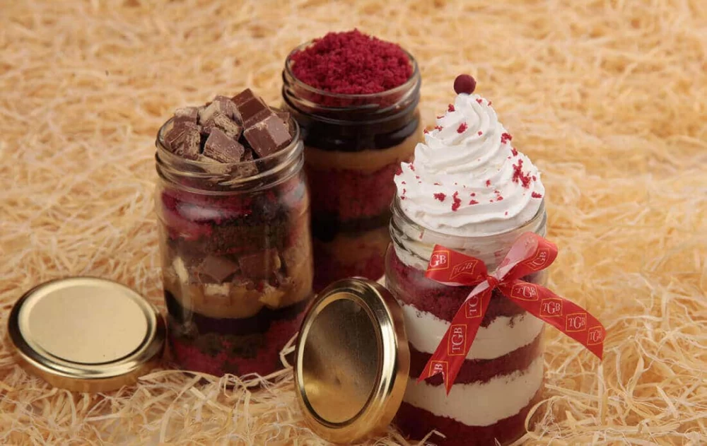 طرز تهیه کیک شیشه‌ای