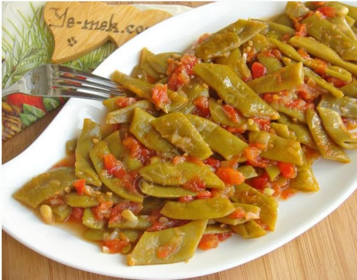 خوراک لوبیا سبز با روغن زیتون (مرحله به مرحله) خوراک لوبیا سبز با روغن زیتون (مرحله به مرحله)