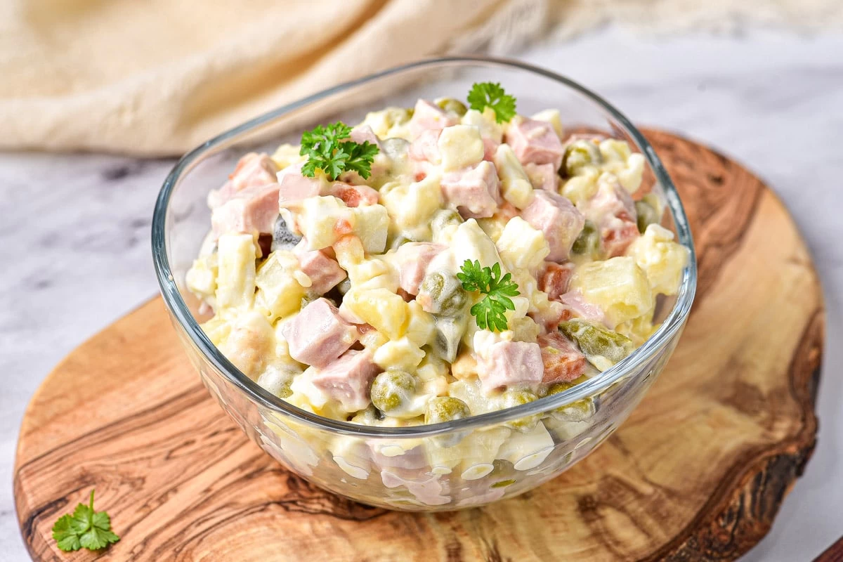 دستور تهیه سالاد روس (مرحله به مرحله) دستور تهیه سالاد روس (مرحله به مرحله)