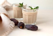 اسموتی خرما با ماست و وانیل (مرحله به مرحله)