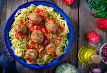 ماکارونی با کوفته قلقلی با طعمی متفاوت (مرحله به مرحله)