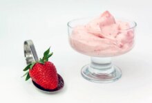 دسر فرنی بستنی توت فرنگی (مرحله به مرحله)