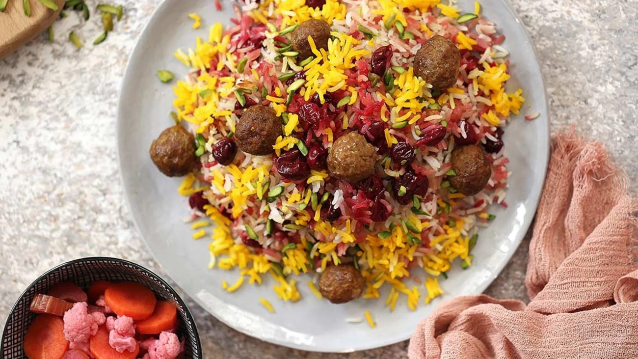 روش طبخ ته چین آلبالو مجلسی و خوشمزه (مرحله به مرحله) روش طبخ ته چین آلبالو مجلسی و خوشمزه (مرحله به مرحله)