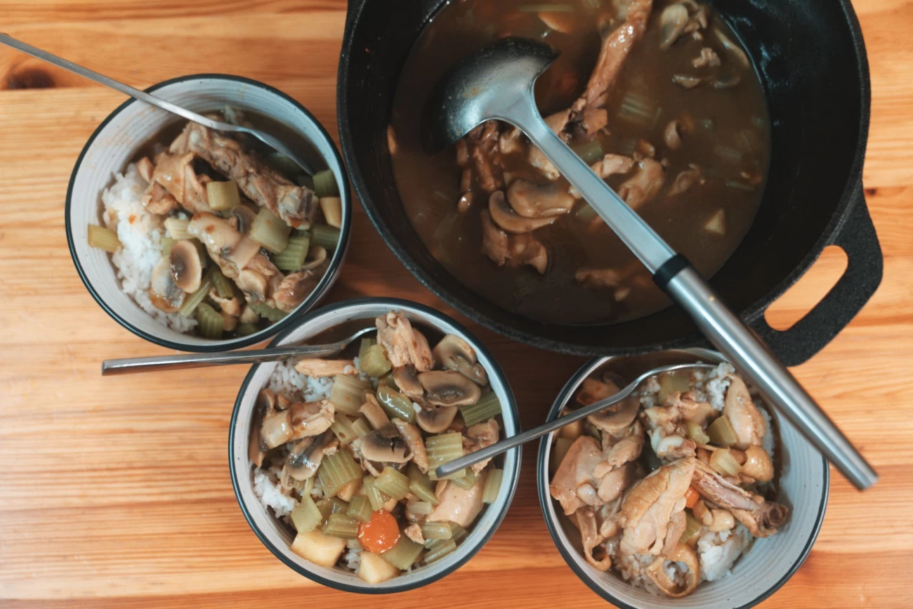 خورش کرفس با مرغ (مرحله به مرحله) خورش کرفس با مرغ (مرحله به مرحله)
