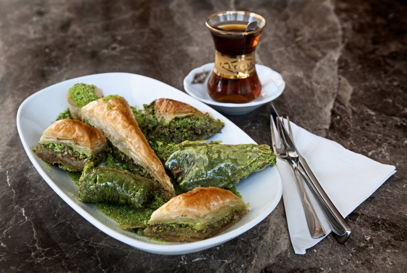 بروما باکلاوا (باقلوا بورما یا رولی)