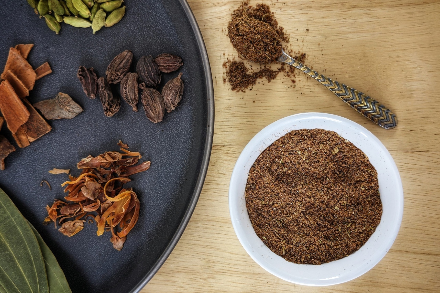 چطور ادویه پاکستانی را در خانه خود بسازید؟ (مرحله به مرحله)