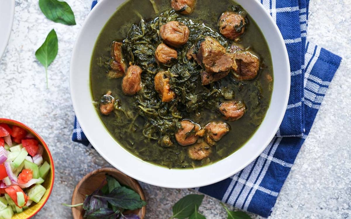 دستور تهیه خورش اسفناج گردو خوشمزه و مجلسی با گوشت (مرحله به مرحله)