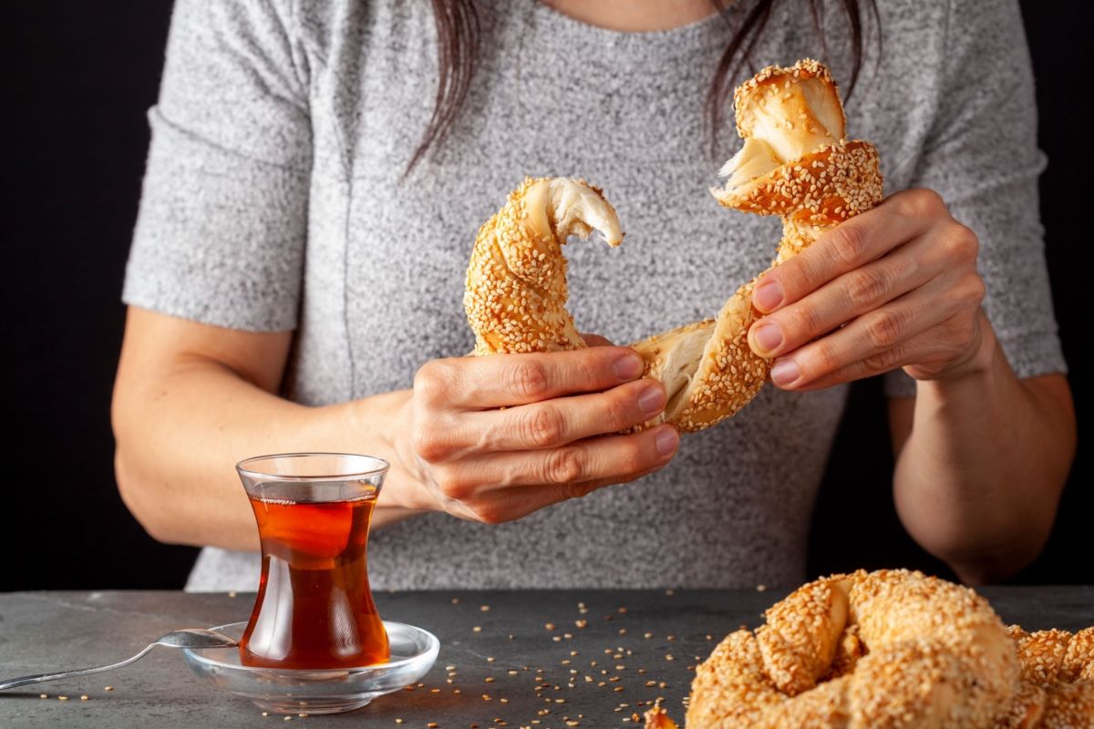 چگونه نان کنجدی درست کنیم؟