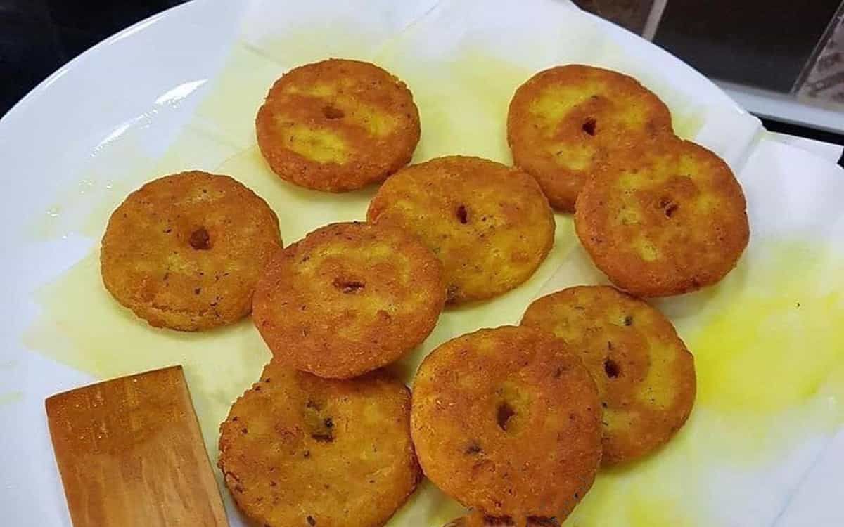 چگونه خوراک مرغ و بیسکویت درست کنم؟