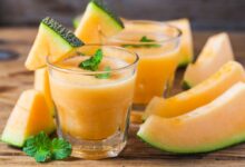 ۲ روش متفاوت برای تهیه آب طالبی در منزل (مرحله به مرحله)