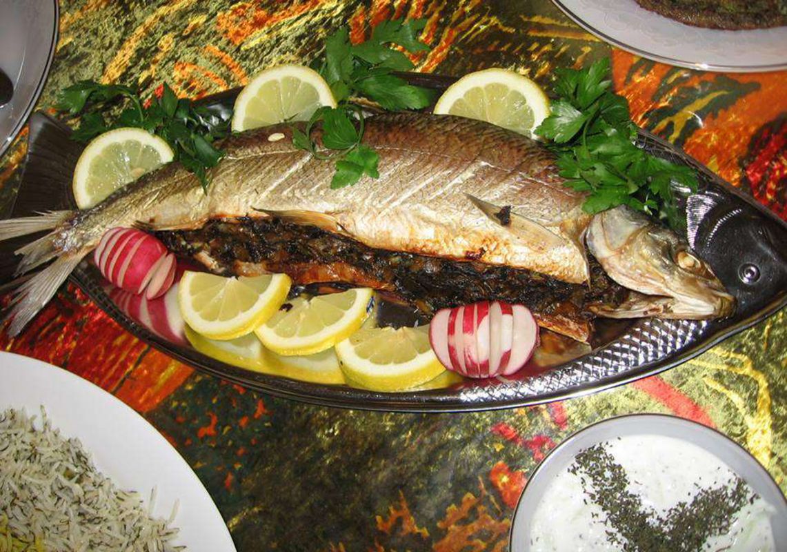 سبزی ماهی شکم پر شمالی چیست ؟ فوت و فن های پخت ماهی شکم پر (مرحله به مرحله)