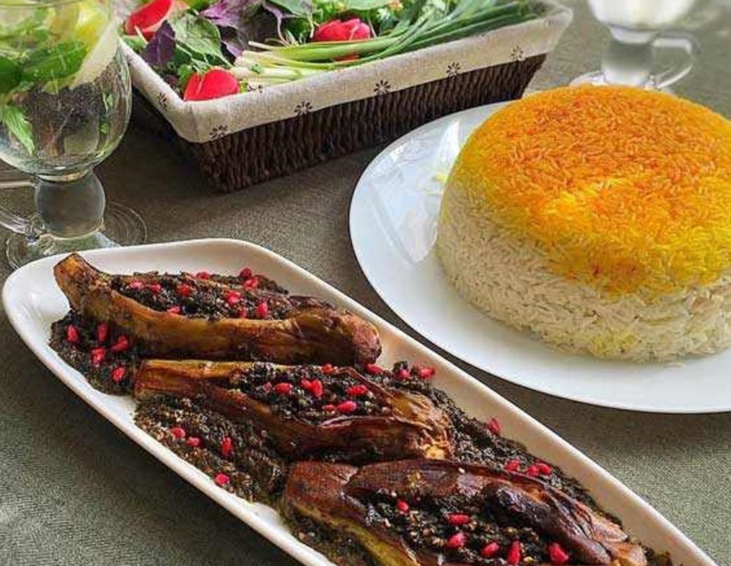 سبزی مخصوص بادمجان شکم پر چیست ؟ (مرحله به مرحله) سبزی مخصوص بادمجان شکم پر چیست ؟ (مرحله به مرحله)