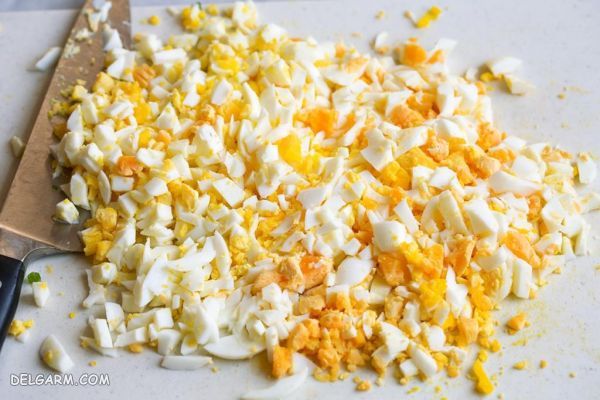 دستور تهیه تصویری جهت تهیه سالاد تخم مرغ کلاسیک