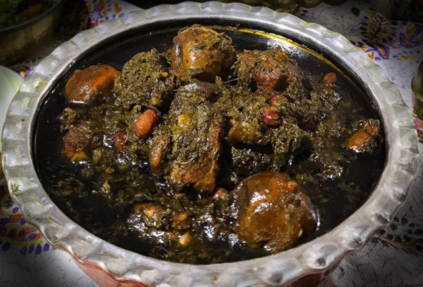 بهترین روش جهت تهیه خورش قورمه سبزی با مرغ (مرحله به مرحله)
