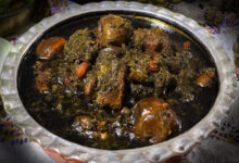 بهترین روش جهت تهیه خورش قورمه سبزی با مرغ (مرحله به مرحله)