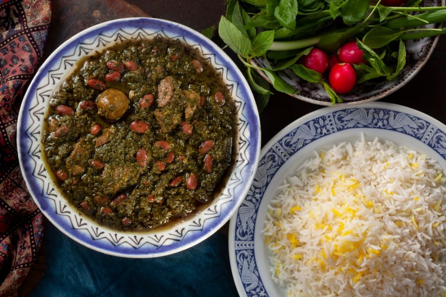 مدت زمان پخت قورمه سبزی در قابلمه چقدر است؟ (مرحله به مرحله)