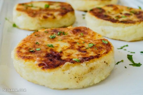 دستور تهیه کیک سیب زمینی با ۵ روش متفاوت و عالی در منزل + عکس