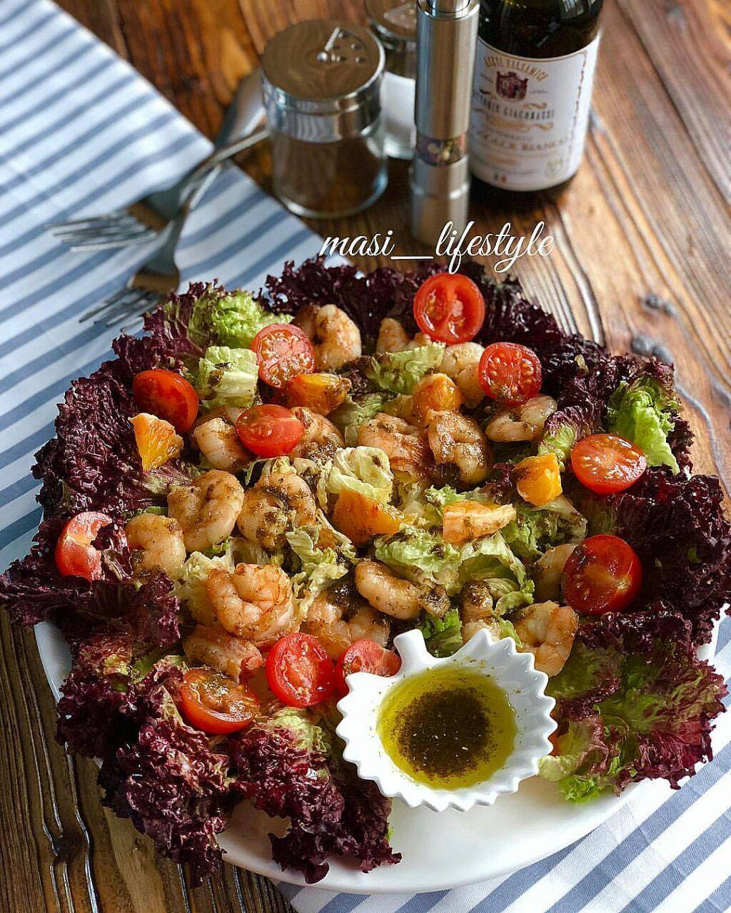 مواد لازم و آموزش سالاد میگو خانگی (مرحله به مرحله)