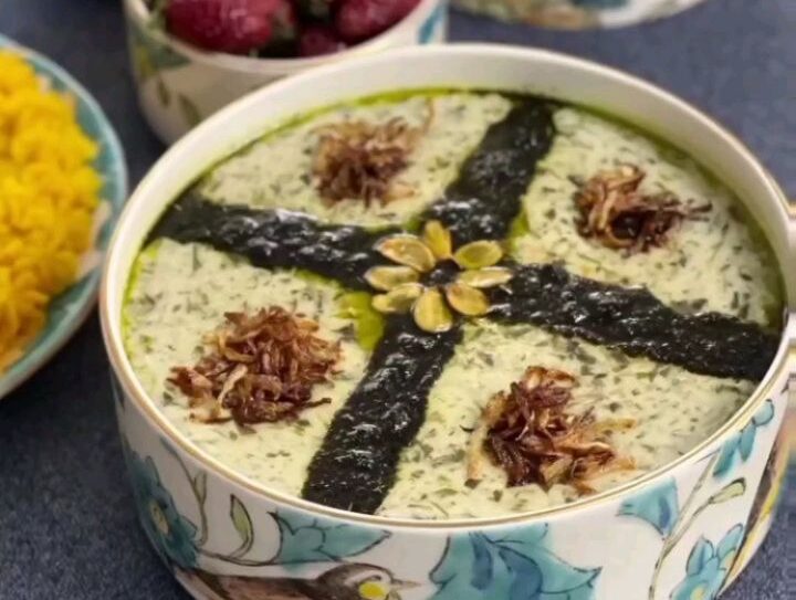 مواد لازم و آموزش آش دوغ برای خانگی (مرحله به مرحله) مواد لازم و آموزش آش دوغ برای خانگی (مرحله به مرحله)