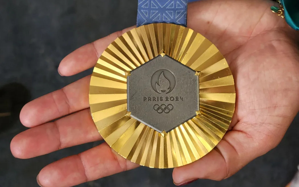 تعبیر خواب مدال 🏅 (کامل و رایگان | از نظر معبران و موضوعات مختلف) تعبیر خواب مدال 🏅 (کامل و رایگان | از نظر معبران و موضوعات مختلف)