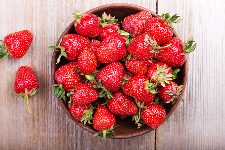 تعبیر خواب توت فرنگی 🍓 (کامل و رایگان | از نظر معبران و موضوعات مختلف)