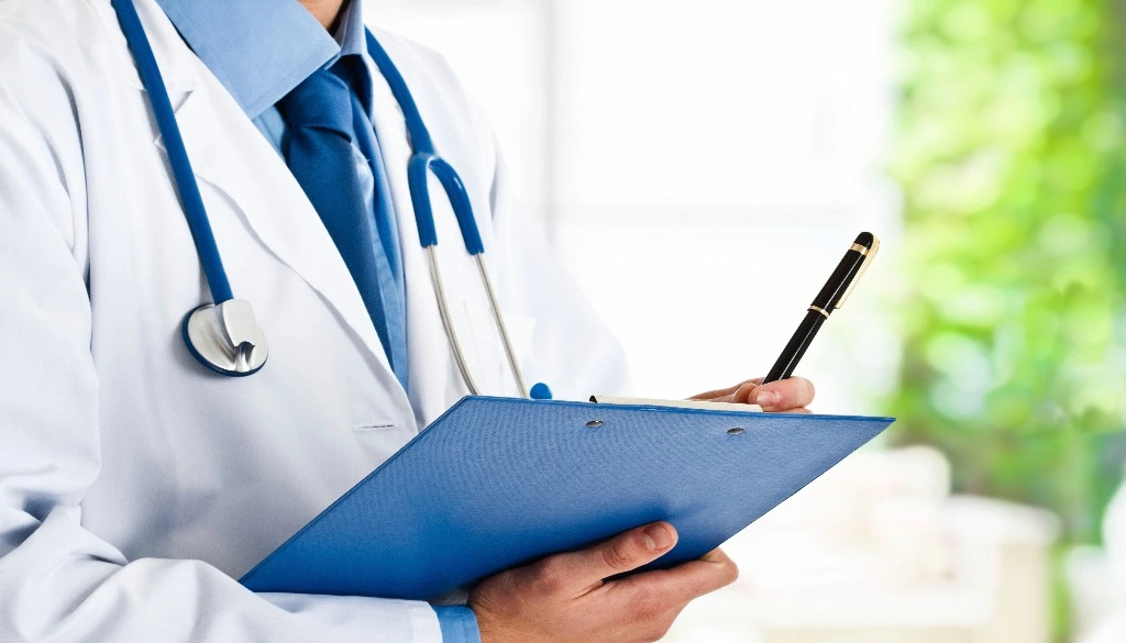 تعبیر خواب پزشک (دکتر) 👨‍⚕️ (کامل و رایگان | از نظر معبران و موضوعات مختلف)
