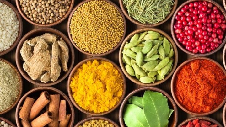 ادویه پلویی چیست؟ ترکیبات، رسپی، نحوه مصرف و نگهداری