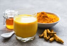 اسموتی زنجبیل و دستور تهیه این نوشیدنی دلچسب در فصل سرما (مرحله به مرحله)