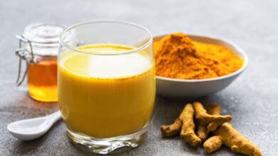 اسموتی زنجبیل و دستور تهیه این نوشیدنی دلچسب در فصل سرما (مرحله به مرحله)