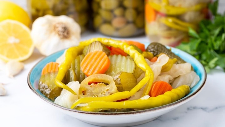 با این رازها، خوشمزگی ترشی مخلوط دیگر کار سختی نیست