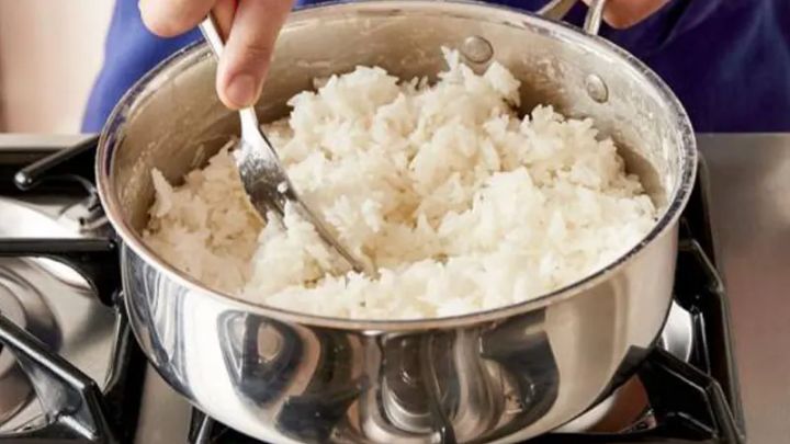 با این ۶ ترفند برنج شفته و خمیر شده را نجات دهید با این ۶ ترفند برنج شفته و خمیر شده را نجات دهید