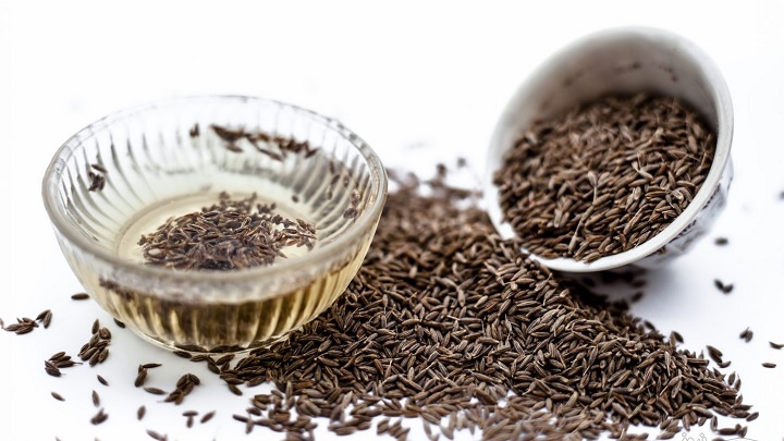 با خواص انواع عرقیات گیاهی آشنا شوید با خواص انواع عرقیات گیاهی آشنا شوید