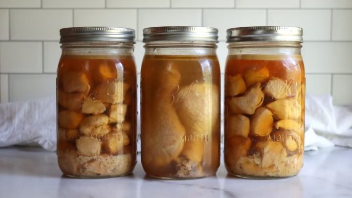 تکنیک پخت ران مرغ و برنج در شیشه‌؛ یک غذای خوشمزه و آسان