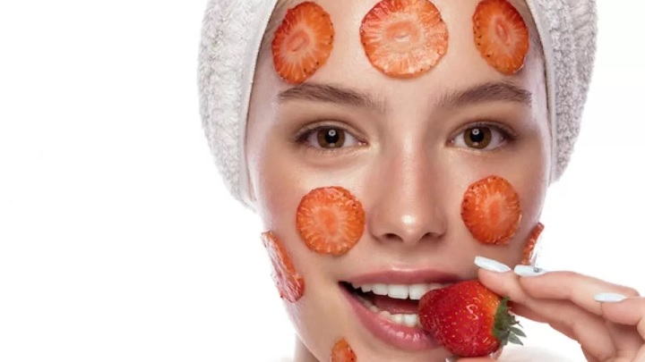 خواص توت فرنگی برای پوست + رسپی ماسک توت فرنگی