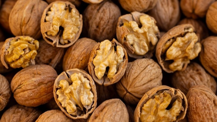 خواص گردو برای کودکان؛ پیشگیری از چاقی تا بهبود تمرکز