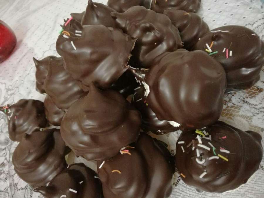 دستور تهیه بستنی زمستانی با طعم شکلات عالی و خوشمزه (مرحله به مرحله) دستور تهیه بستنی زمستانی با طعم شکلات عالی و خوشمزه (مرحله به مرحله)