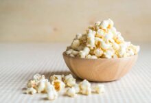 دستور تهیه تهیه ی ذرت بو داده یا پاپ کورن با روشی آسان در منزل (مرحله به مرحله)