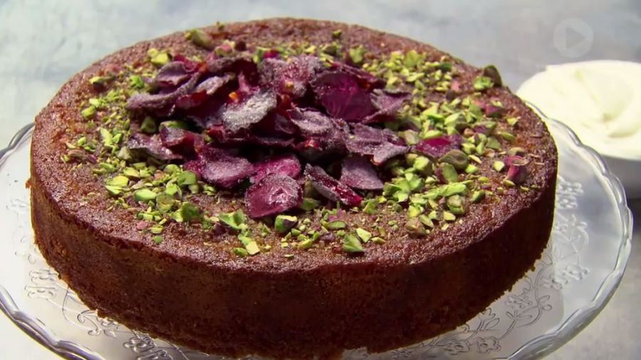 دستور تهیه تهیه ۳ مدل کیک عصرانه با طعم گلاب + عکس (مرحله به مرحله)
