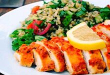 دستور تهیه خوراک سینه ی مرغ با طعم سیر غذای رژیمی (مرحله به مرحله)