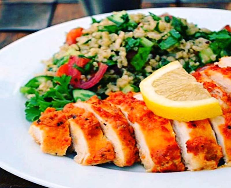 دستور تهیه خوراک سینه ی مرغ با طعم سیر غذای رژیمی (مرحله به مرحله)