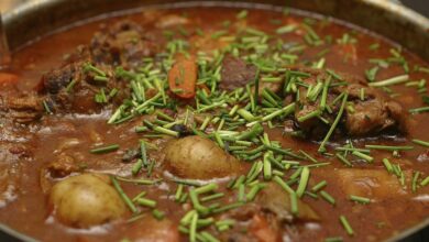 دستور تهیه خورش سیب سولقانی با گوشت ماهیچه (مرحله به مرحله)